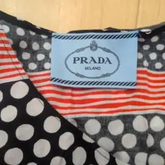 PRADA ノースリーブ ワンピース ドット柄 ピンク ブラック ロゴ 上品 PRADA ノースリーブ ワンピース ドット柄 ピンク ブラック ロゴ 上品