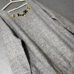 ONE WAY　glamorousグレー ビーズ装飾 オフショルダー チュニックのサムネイル