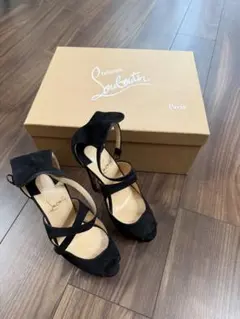 Christian Louboutin スエード パンプスのサムネイル