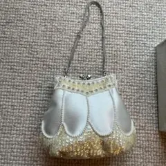 ビーズ装飾　ホワイトクラッチバッグ