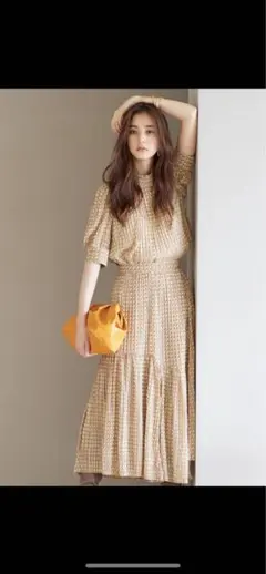 snidel プリーツプリントブラウス　プリーツプリントスカート新木優子さん着用
