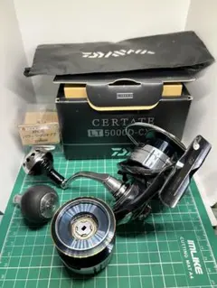 19 CERTATE LT 5000D-CXH 予備スプール パワーラウンドノブのサムネイル