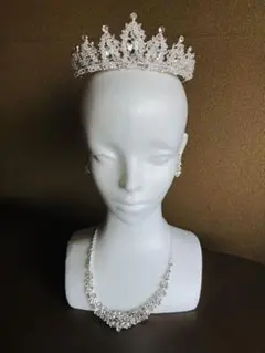 ティアラ　ブライダルアクセサリー