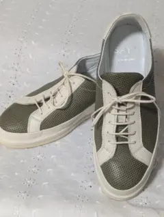 超〜美品【SAYA・サヤ】オール皮革レザー素材の軽量編み上げスニーカーです