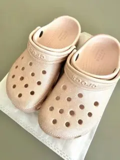 Crocs キッズ サンダル ピンク　グリッター