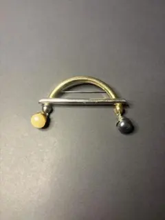 ✅ 昭和レトロ ヴィンテージ ブローチ アーチ型 バイカラー 揺れるパール調