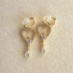 ♥️キラキラビジューのゆれるハートのイヤリング♪　ハンドメイド