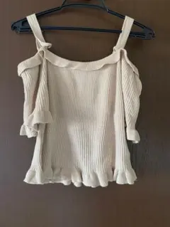 dazzlin ベージュ オフショルダーのサムネイル