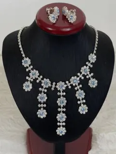 揺れる小花　ネックレス&イヤリング　2点セット　水色　ブルー