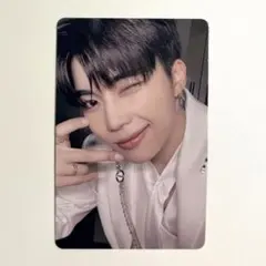 ゼベワン ゴヌク ICONIK タワレコ 白衣装 トレカ