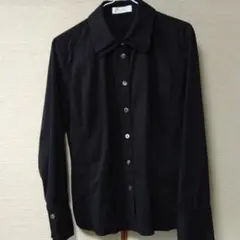 ブラックのシャツ