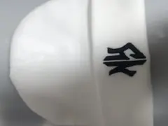 ホワイトニット帽 刺繍ロゴ付き