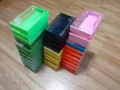 ファミコン　カセットケース３２個