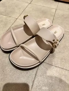 【8/14まで】ZARA バックル付きフラットサンダル　今季