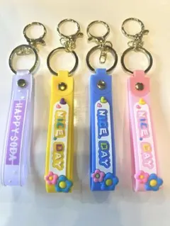 キーホルダー　キーリング　4色セット