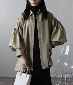 カーキ バルーンスリーブ シャツ ブラウスのサムネイル