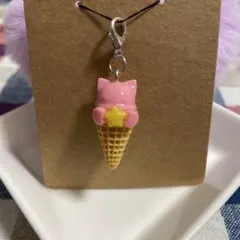 レジンパーツ✨ぐで猫 アイスクリーム チャーム✨ レジン ねこさんのアイスクリームコーンチャーム ルビーチョコレート