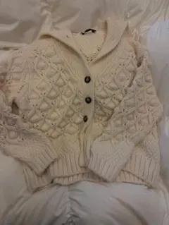 ZARA. アイボリー ケーブルニットセーター