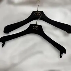 CHANEL ベルベットハンガー 5本セット CHANEL ベルベットハンガー 5本セット 洋服カバー白、ショッパー白付き