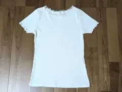 ☆ハニーズ☆ホワイトTシャツ Mサイズ首元フリルビーズ付きのサムネイル