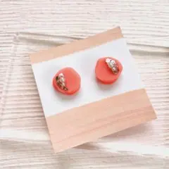 【匿名配送】レジン　マット仕上げコーラルピンク《ピアス/イヤリング》