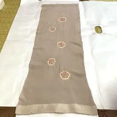 着物-帯揚げ124【正絹】絞り帯揚げ グレージュ 波文様 赤花 上品