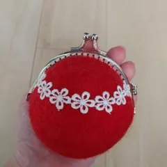 赤い羊毛フェルトがま口