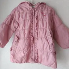KPピンクのフリル付きダウンコート