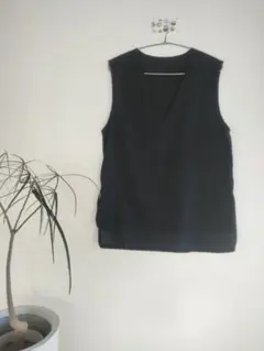 黒 Vネック ベスト