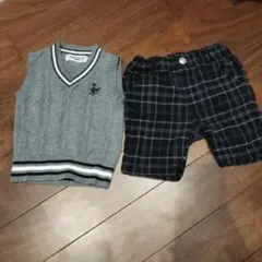 グレーのニットベストと黒チェックショートパンツ　90