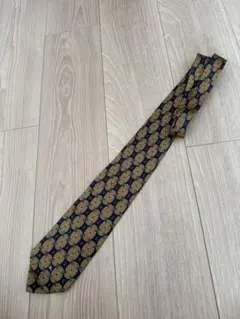 Burberry ネクタイ　100%シルク