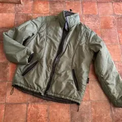 黒、カーキ色　リバーシブル中綿ジャケット Mサイズ