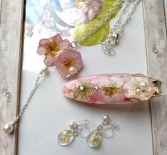 ハンドメイド　レジン＋ミニバラ　ネックレス　ヘアクリップ　ノンホピアス　３点