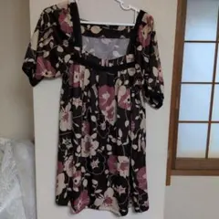 m*2様 mignon 花柄 スクエアネック 半袖 トップスのサムネイル
