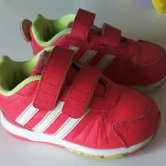 アディダススニーカー