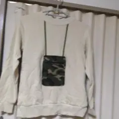 ポケット付きトレーナー