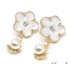 2連クローバーパールゴールドジュエリーイヤリングホワイト痛くない揺れる大ぶり