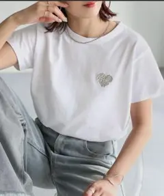 ハートロゴラメ刺繍コンパクトTシャツのサムネイル