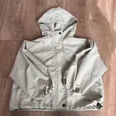 ホワイトフード付きジャケット