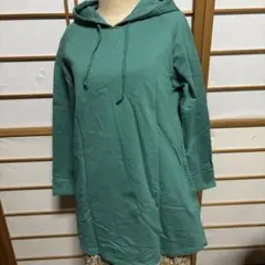 緑　グリーン　パーカー　レディース