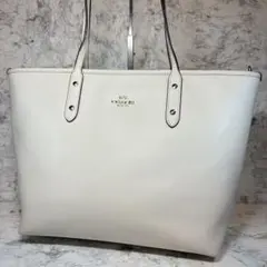 【美品】FURLA LUCE トートバッグセミシ ヨルダーレザーホワイト 美品】FURLA LUCE トートバッグセミシ ヨルダーレザーホワイト - メルカリ