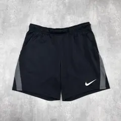 C372 美品 XL ナイキ DRI-FIT ハーフパンツ ショート黒 半ズボン