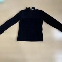 黒い長袖シャツ ボタン付き高い襟