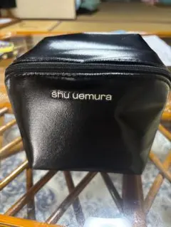 美品 shu uemura ポーチ ブラック