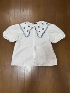 ZARA 刺繍付きパフスリーブシャツ