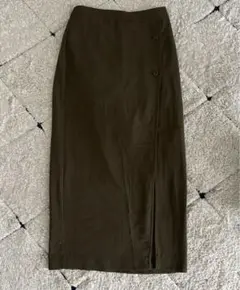 サイドスリット付きタイトスカート