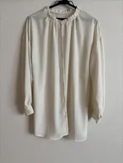 earth music&ecology アイボリー フリル付き長袖ブラウス