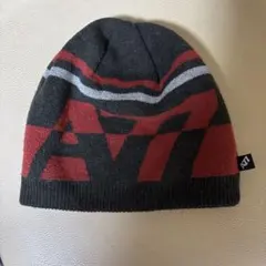A7 ロゴ入り 赤と黒のニット帽