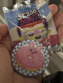 SKZOO DONUTS ピンバッジ ハンクオッカ(HANQUOKKA)ハン
