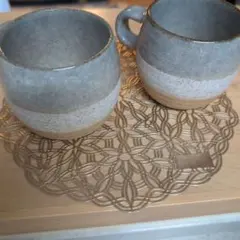 グレーとベージュの陶器カップ2個セット